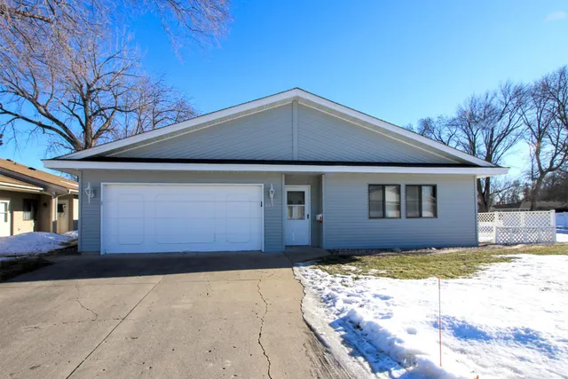 $229,900 | 555 Graham Street Southwest, Hutchinson, MN 55350
