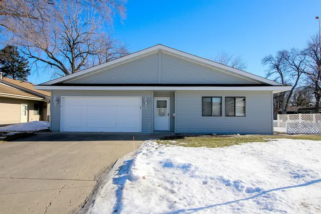 $229,900 | 555 Graham Street Southwest, Hutchinson, MN 55350