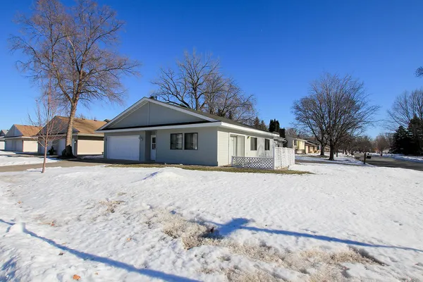 $229,900 | 555 Graham Street Southwest, Hutchinson, MN 55350