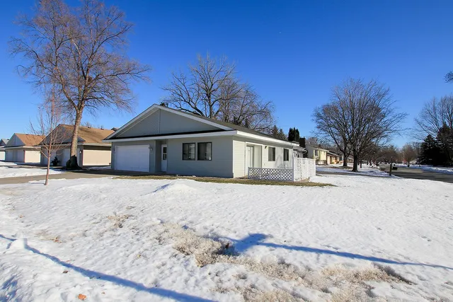 $229,900 | 555 Graham Street Southwest, Hutchinson, MN 55350