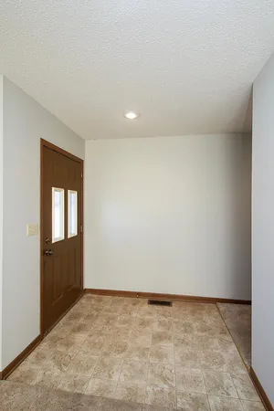 $209,900 | 555 Graham Street Southwest, Hutchinson, MN 55350
