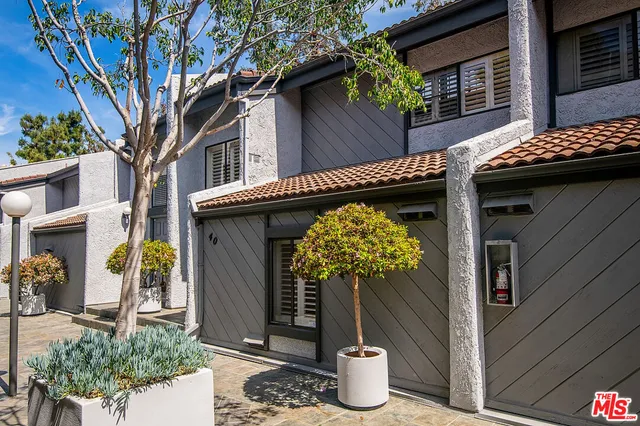 $5,200 | 1937 South Beverly Glen Boulevard, Unit 46, Los Angeles, CA 90025