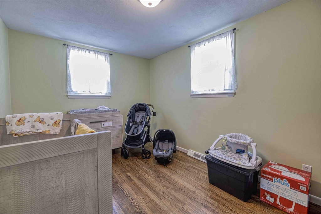 98 Quail Hollow Road Cranston, RI 02920 - Photo 13 of 25 Gallery Image 13