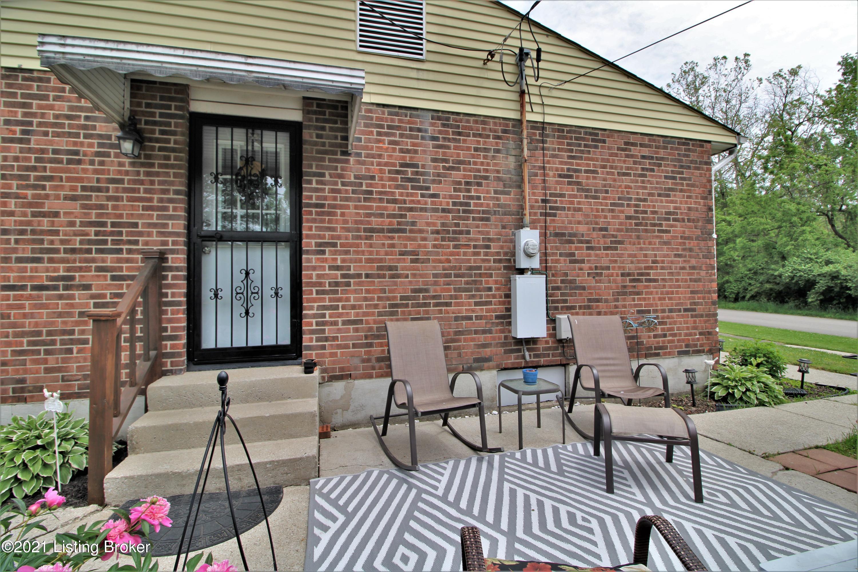 8306 Roseborough Road Louisville, KY 40228 - Photo 19 of 27 Side Patio
