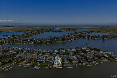 $1,799,000 | 35 Caribe Isle, Novato, CA 94949