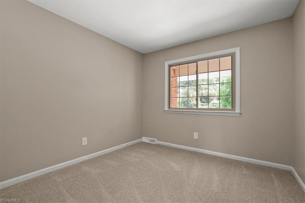 5700 Fleming Terrace Road Greensboro, NC 27410 - Photo 28 of 46