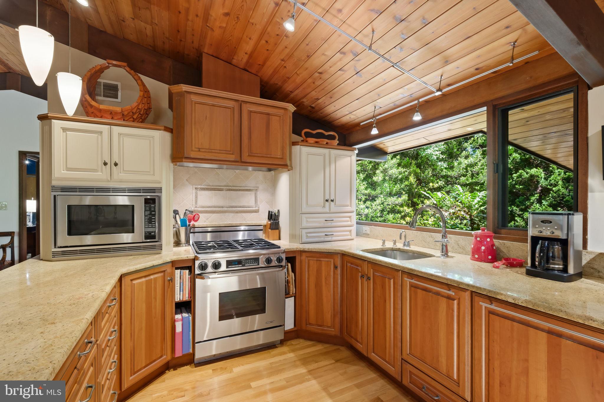 7908 Fenway Road Bethesda, MD 20817 - Photo 13 of 43 Gourmet Kitchen