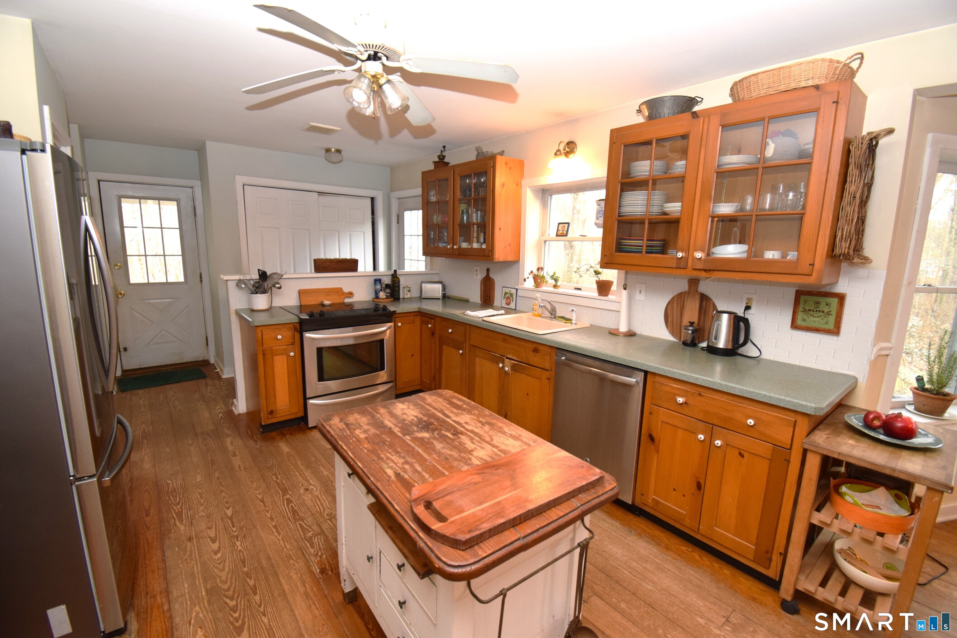 300 Mungertown Road Madison, CT 06443 - Photo 5 of 19