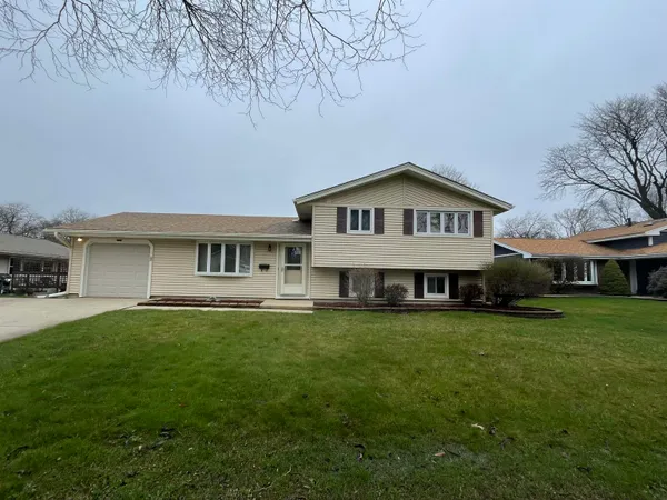 $435,900 | 900 Georgean Lane, Schaumburg, IL 60193