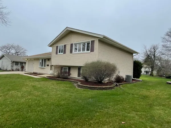 $435,900 | 900 Georgean Lane, Schaumburg, IL 60193