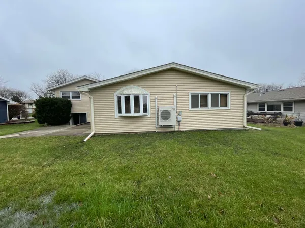 $435,900 | 900 Georgean Lane, Schaumburg, IL 60193