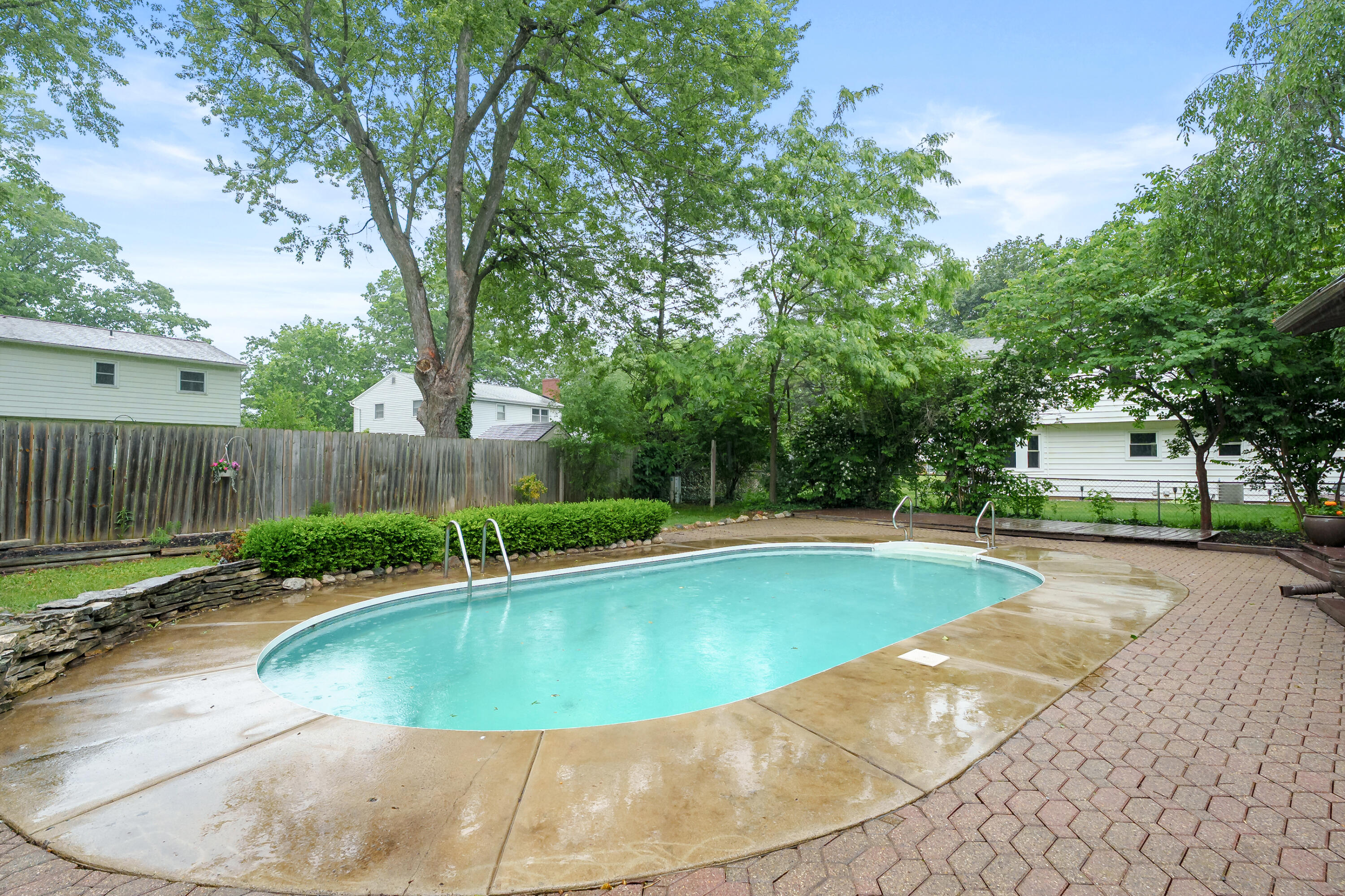 823 Newgate Road Kalamazoo, MI 49006 - Photo 27 of 30 Newgate Rd 823 Kalamazoo 49006-23