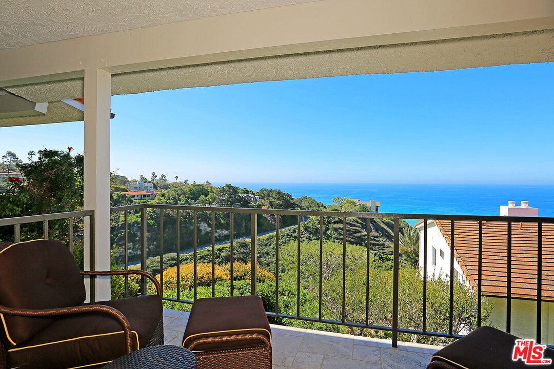 6813 Seawatch Lane Malibu, CA 90265 - Photo 11 of 30