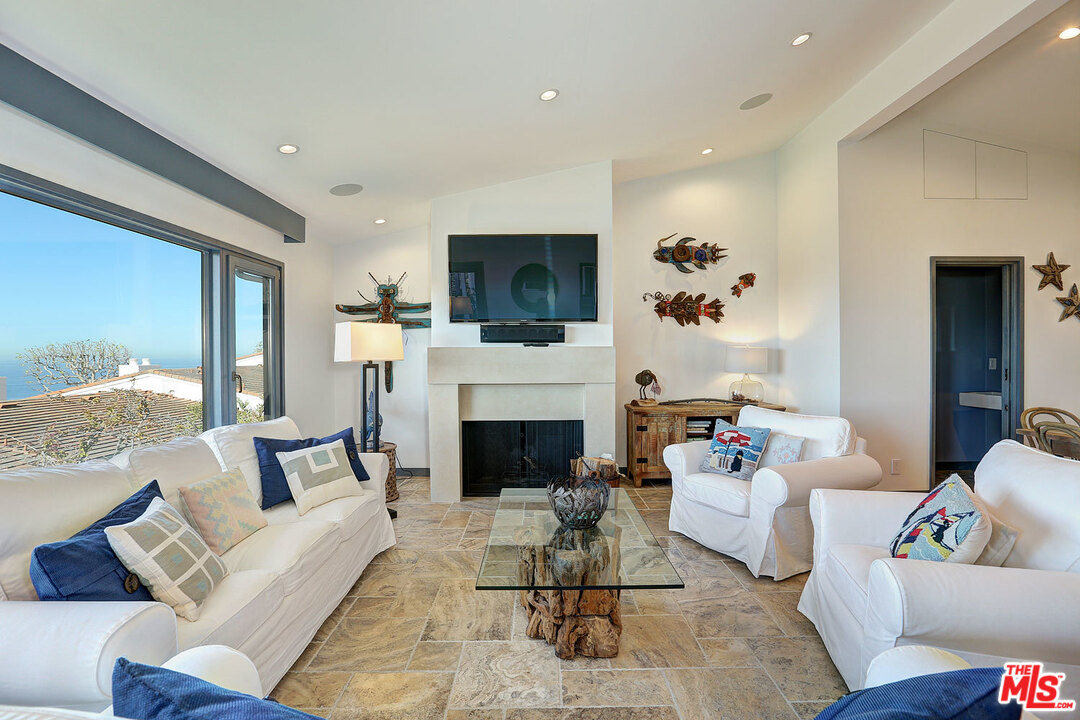 6813 Seawatch Lane Malibu, CA 90265 - Photo 4 of 30