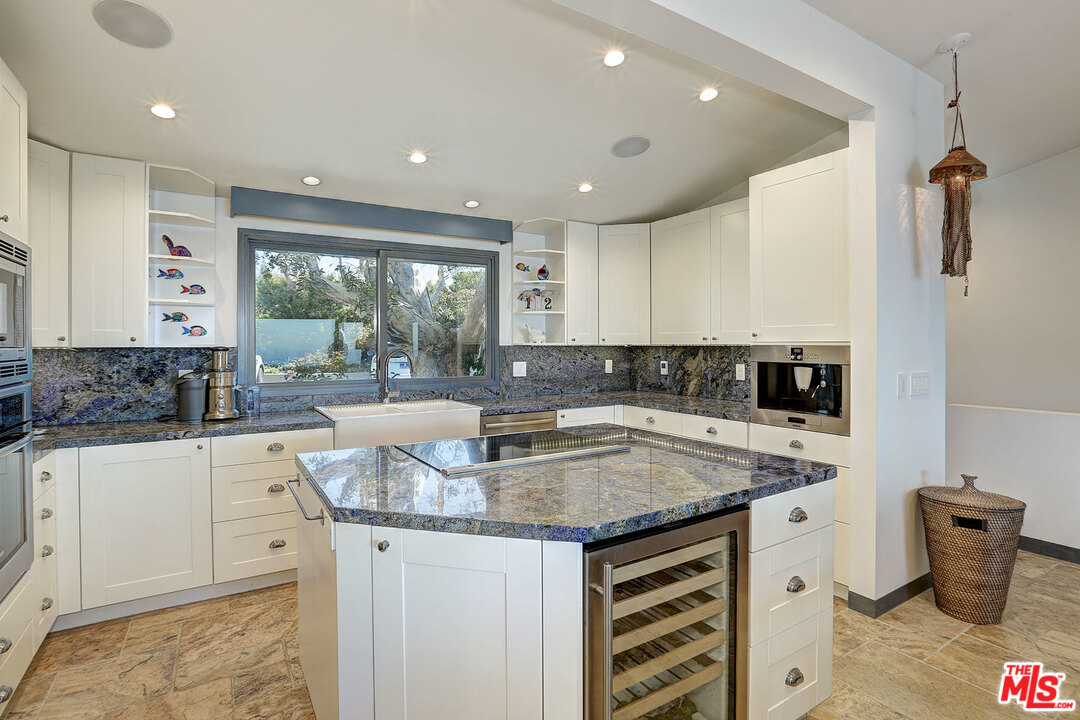 6813 Seawatch Lane Malibu, CA 90265 - Photo 10 of 30