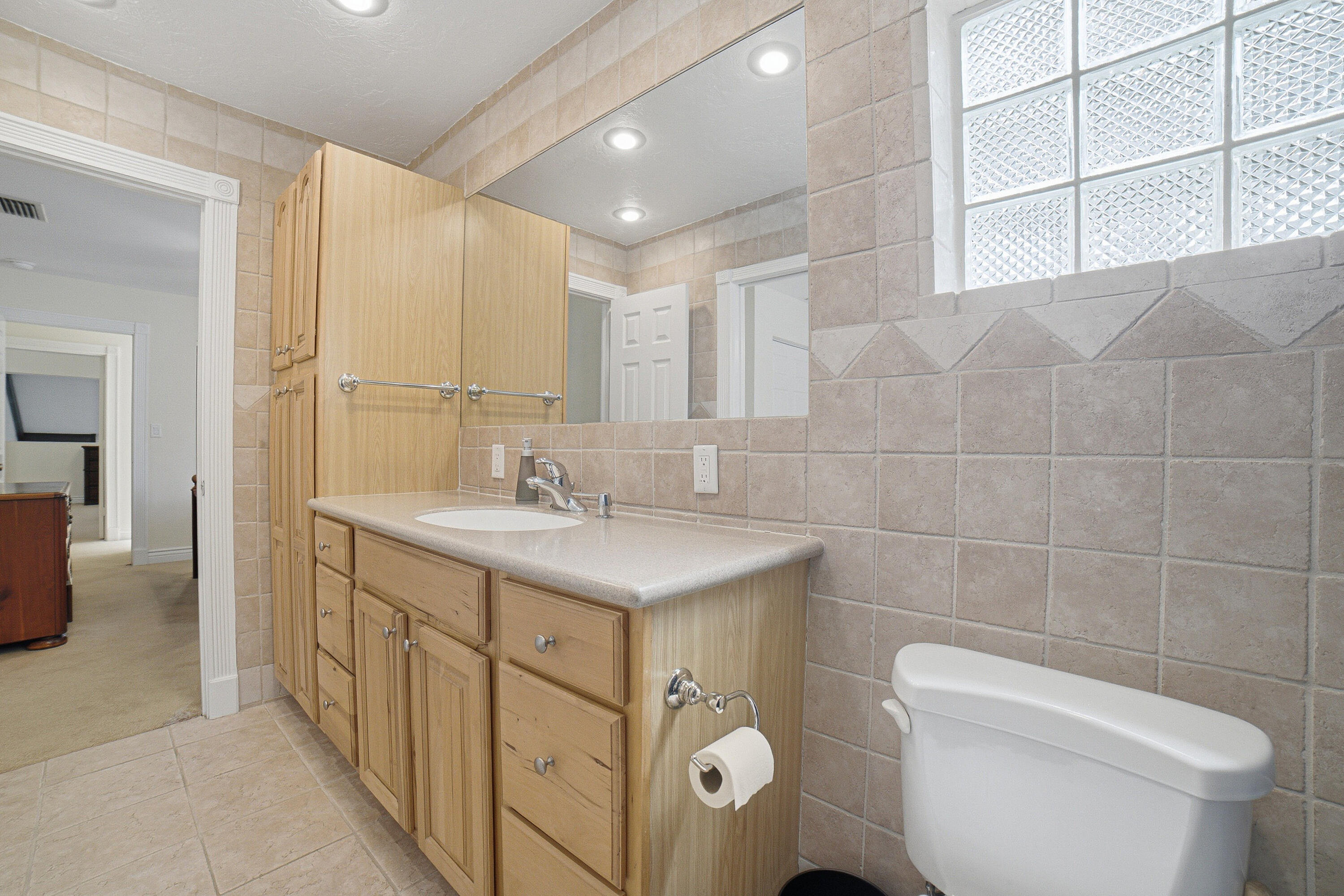 6024 Glendale Drive Boca Raton, FL 33433 - Photo 17 of 36 Bathroom-B