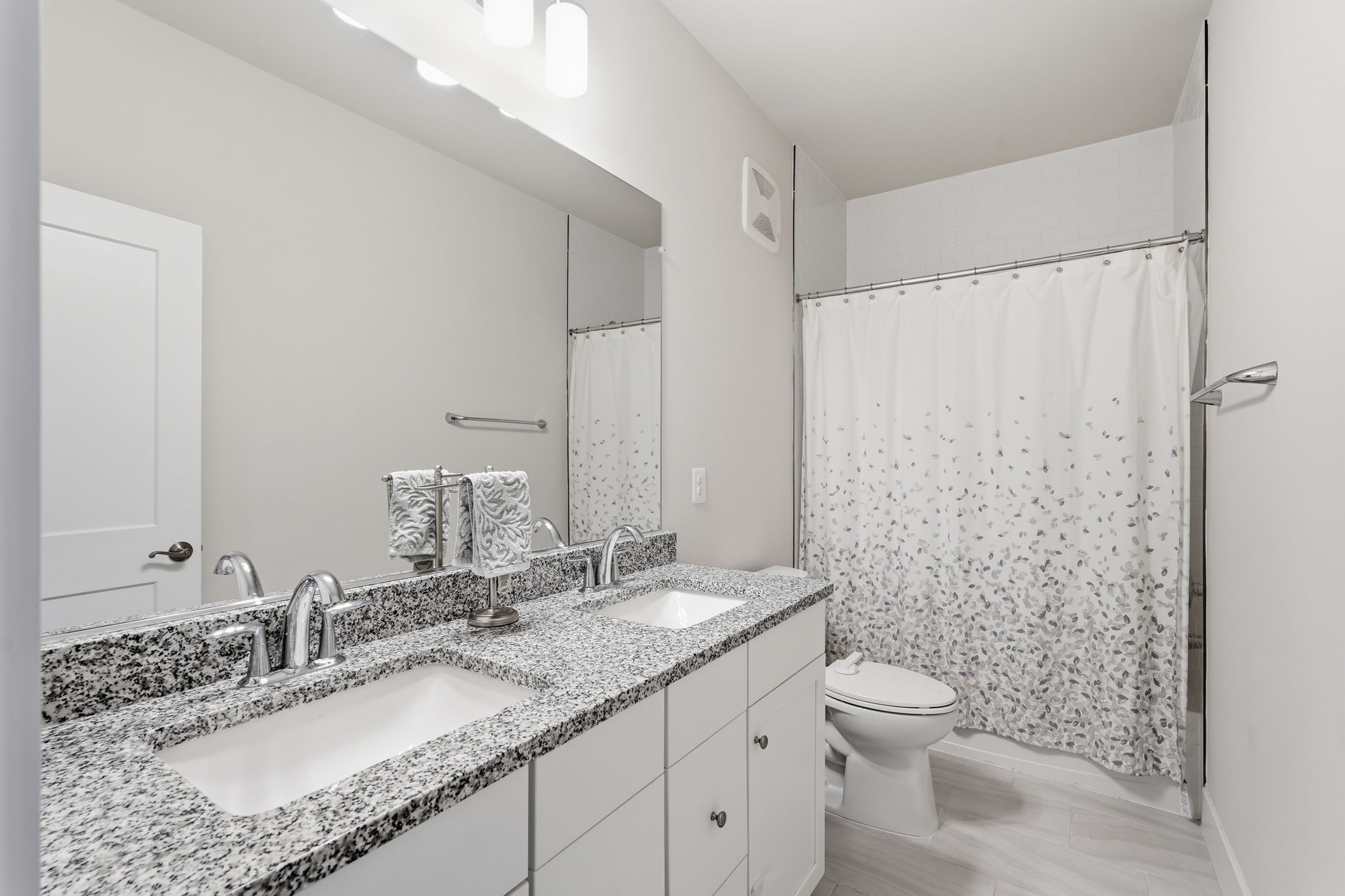 1702 Bandit Loop, Unit 19B Reston, VA 20190 - Photo 12 of 31 Hall bath.
