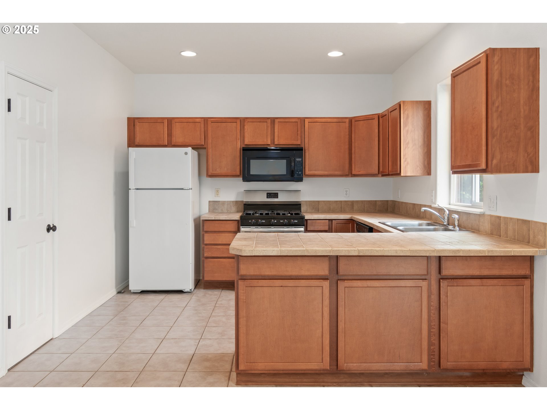 5752 Peridot Way Springfield, OR 97478 - Photo 8 of 48