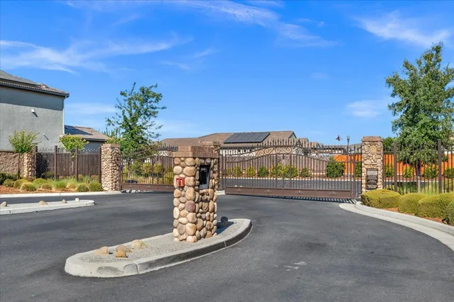 $520,000 | 3833 Hannah Lane, Clovis, CA 93619