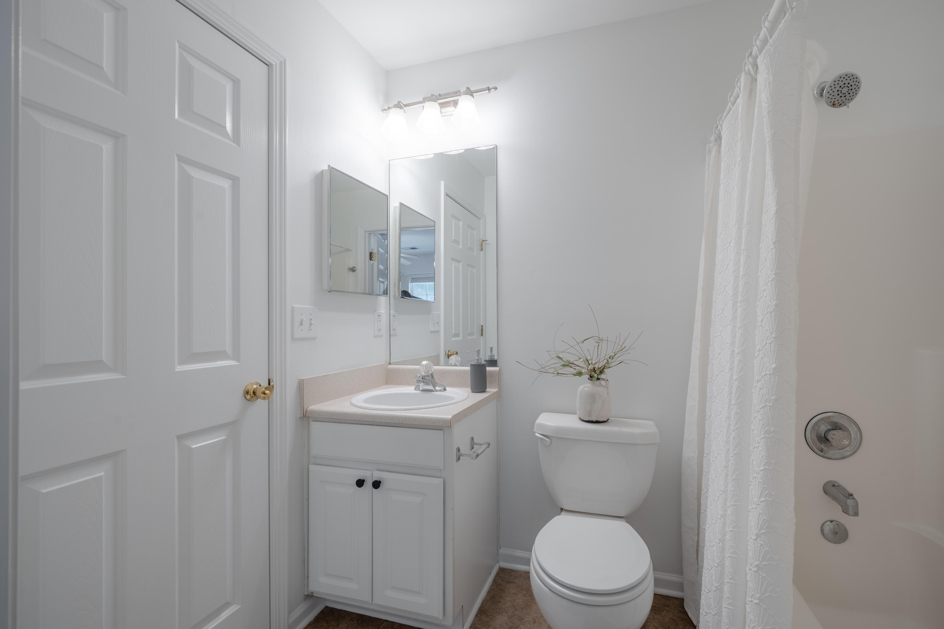 1687 Dexter Lane Charleston, SC 29412 - Photo 16 of 27 Guest Bathroom