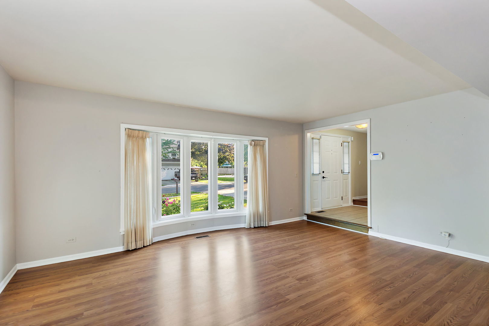 1088 Pear Tree Lane Wheeling, IL 60090 - Photo 3 of 22