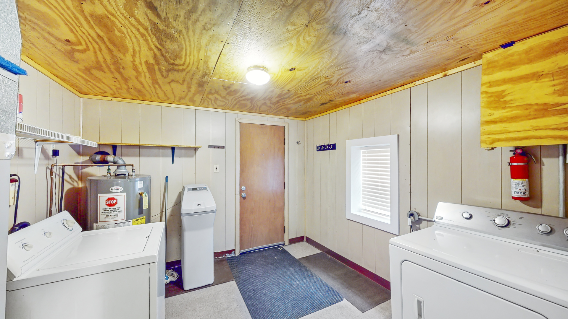 1641 Jericho Road Aurora, IL 60506 - Photo 13 of 17 a storage room with washer and dryer