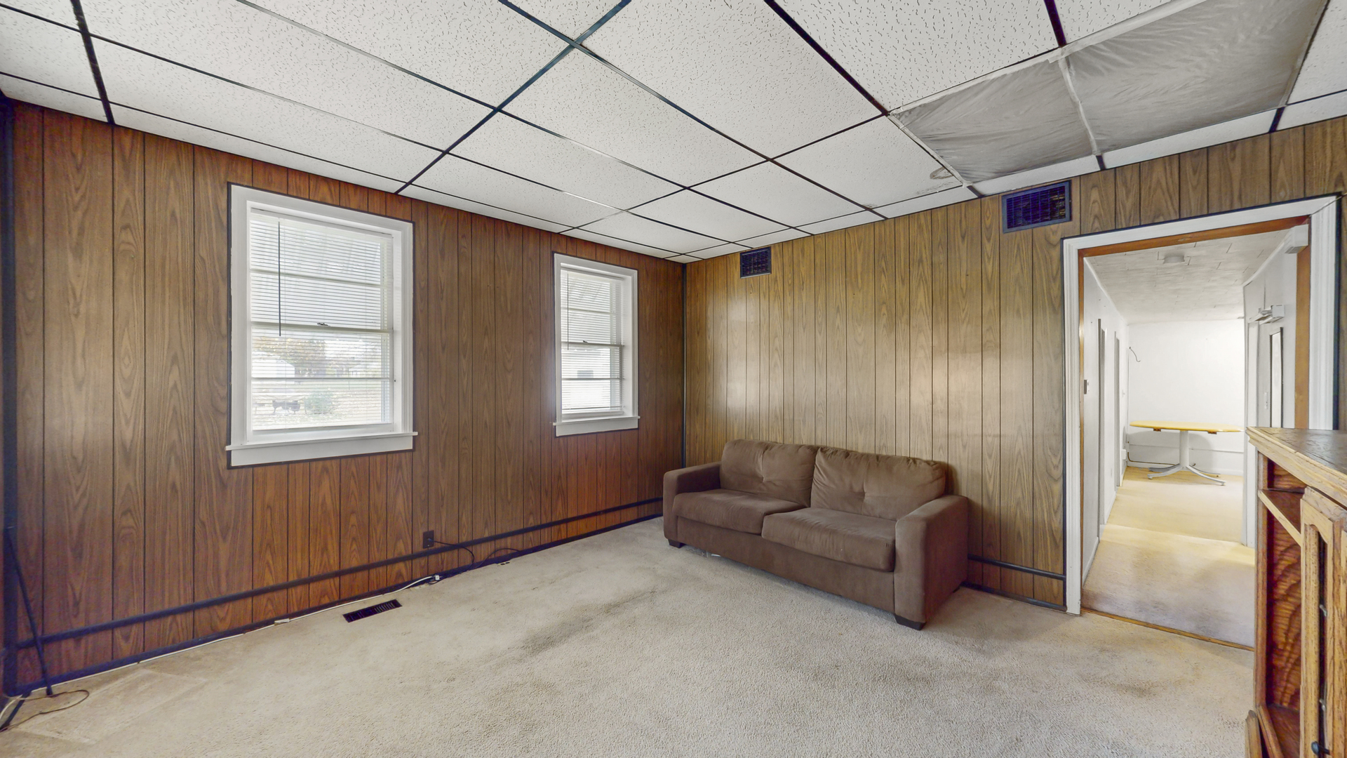 1641 Jericho Road Aurora, IL 60506 - Photo 4 of 17 a living room with furniture and a flat screen tv