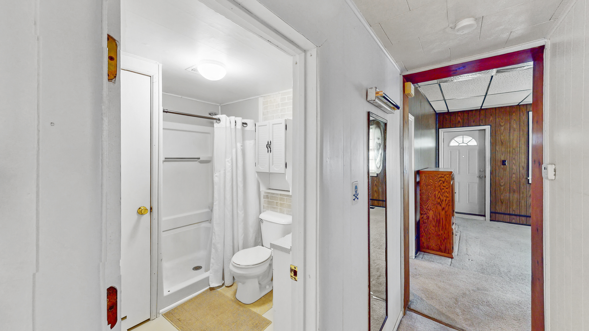 1641 Jericho Road Aurora, IL 60506 - Photo 10 of 17 a bathroom with a shower and a toilet