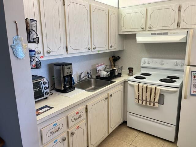 408 Brighton J Boca Raton, FL 33434 - Photo 3 of 15 Kitchen