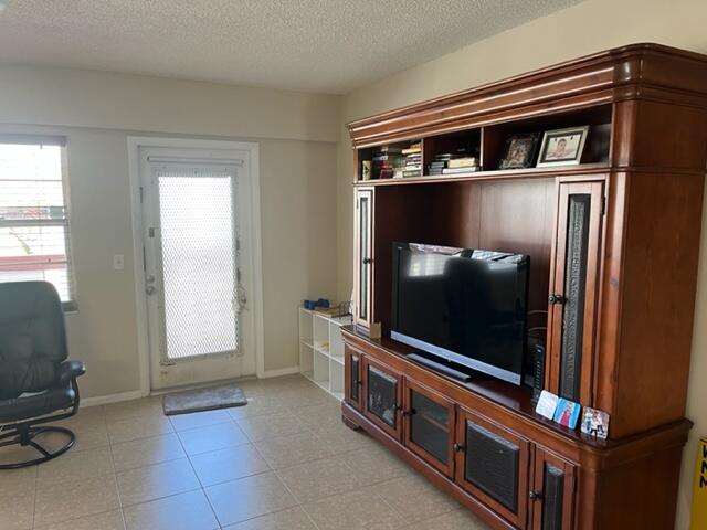 408 Brighton J Boca Raton, FL 33434 - Photo 5 of 15 Living Room