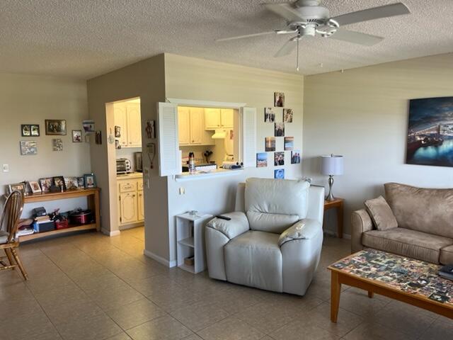 408 Brighton J Boca Raton, FL 33434 - Photo 7 of 15 Living Room