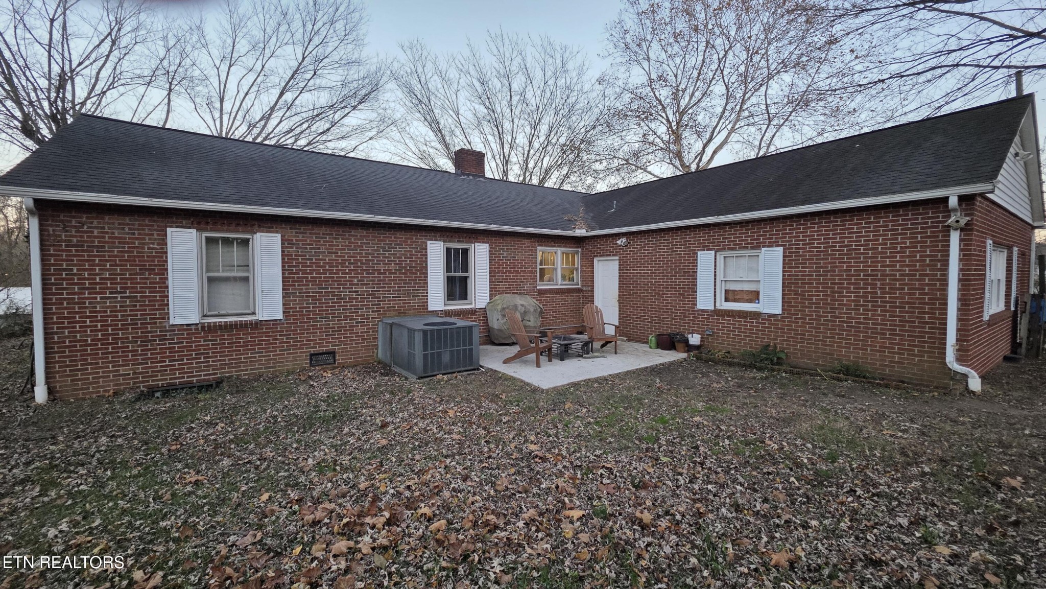 992 Walden Ridge Lane Caryville, TN 37714 - Photo 11 of 58 a backyard of a house with table and chairs under an umbrella