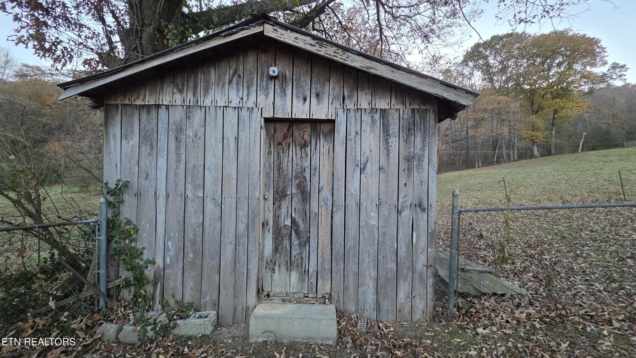 992 Walden Ridge Lane Caryville, TN 37714 - Photo 15 of 58 a wooden door in front of a house
