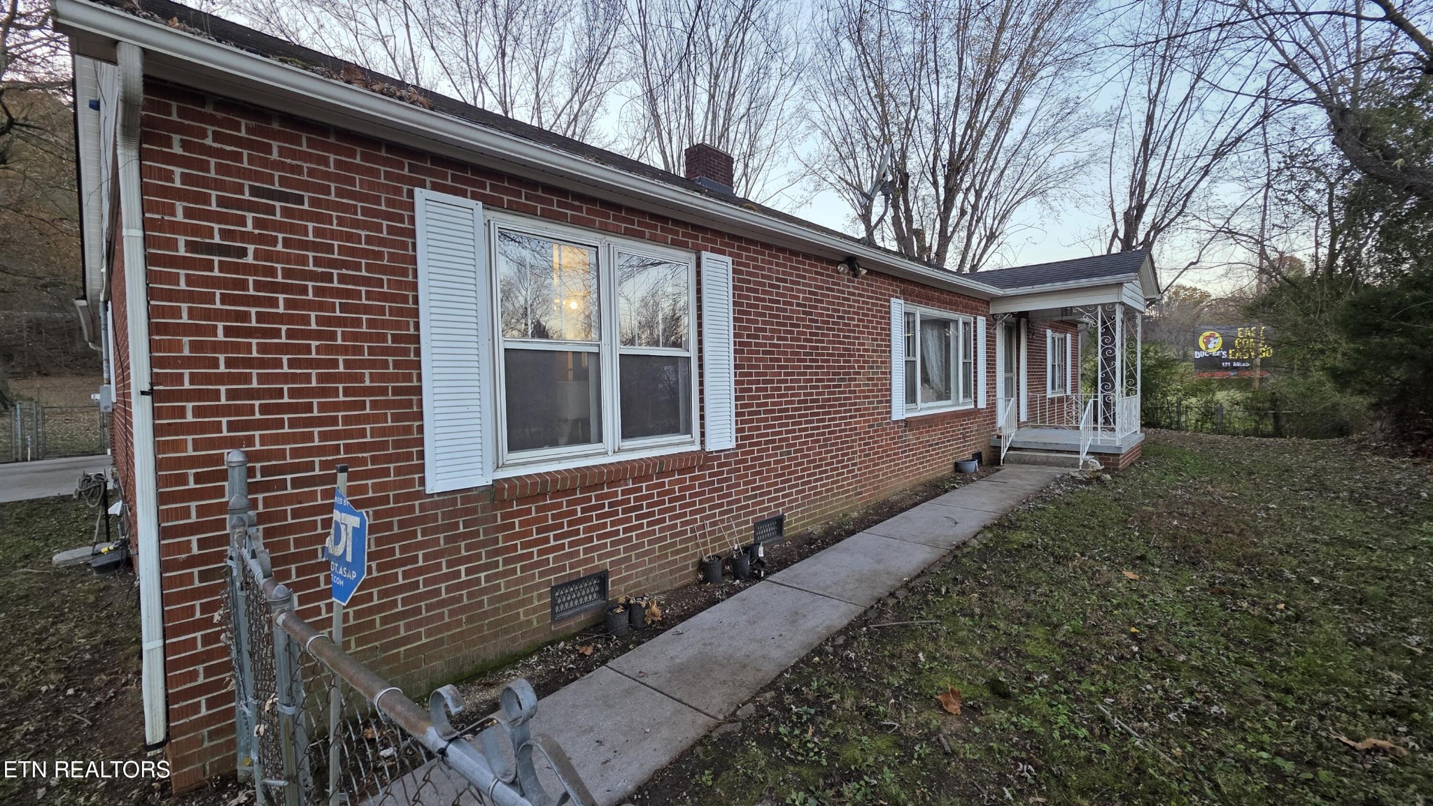 992 Walden Ridge Lane Caryville, TN 37714 - Photo 2 of 58 a front view of a house with a yard