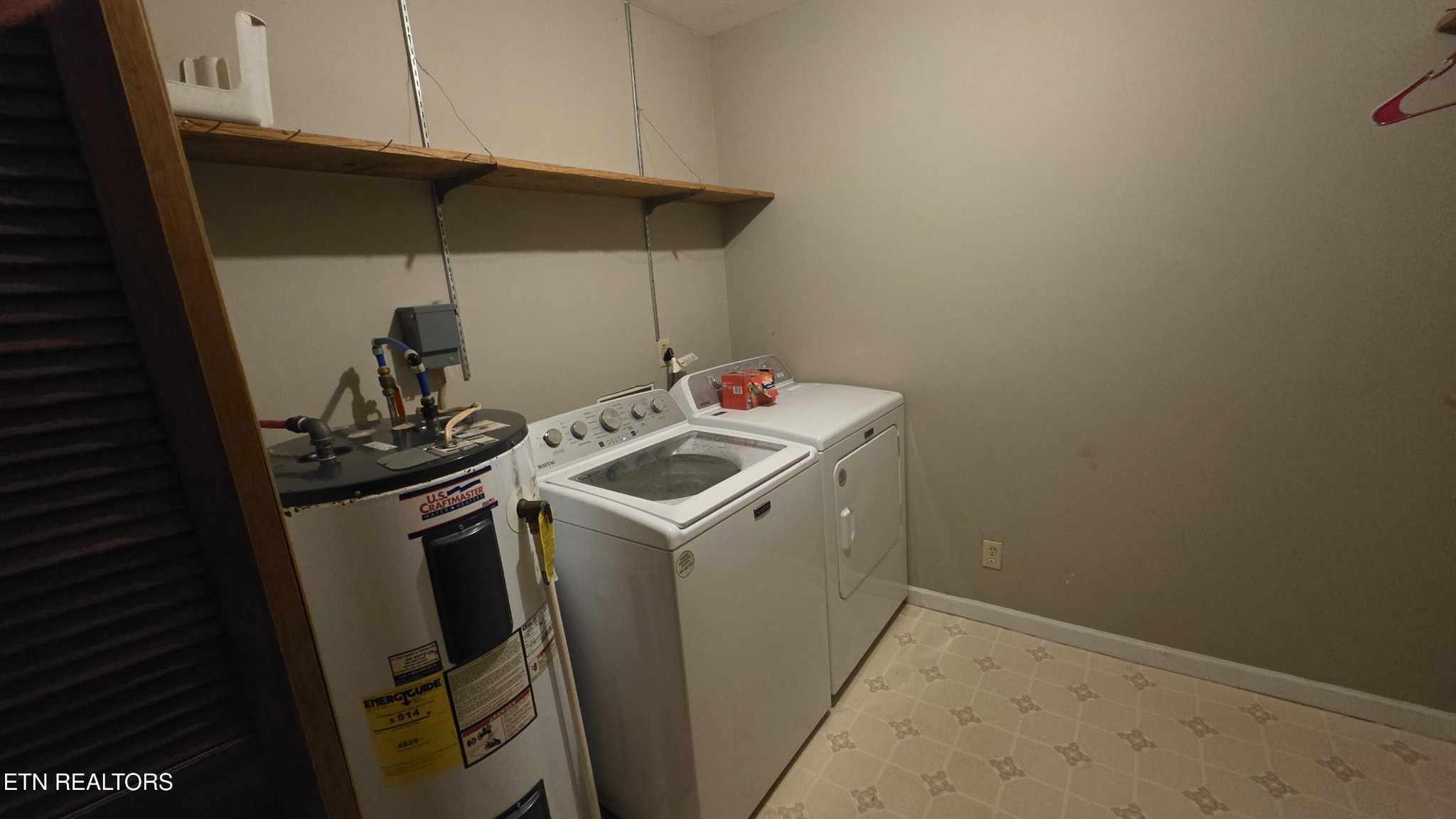 992 Walden Ridge Lane Caryville, TN 37714 - Photo 27 of 58 a utility room with dryer and washer