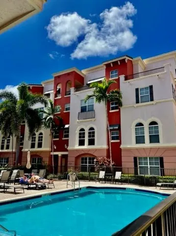 a picture of table and chairs in patio