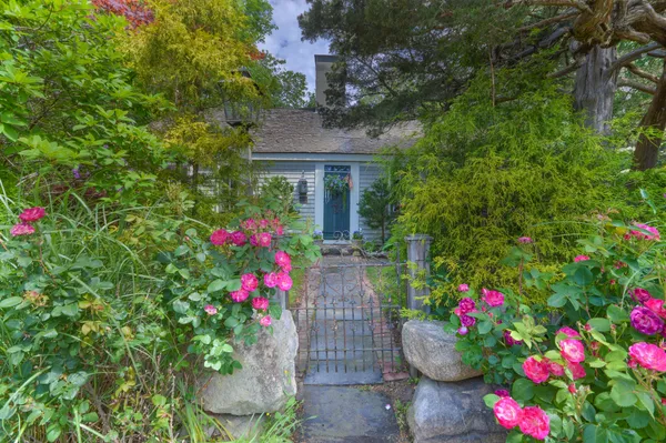 $1,195,000 | 162 Route 6A, Yarmouth Port, MA 02675