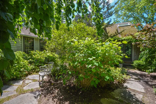 $1,195,000 | 162 Route 6A, Yarmouth Port, MA 02675