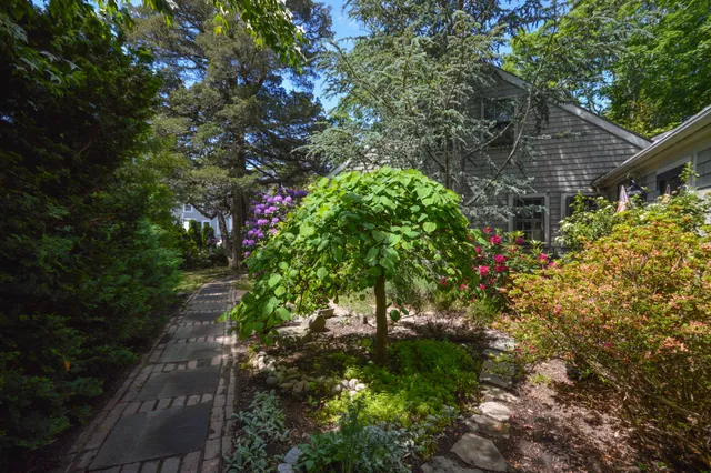 $1,195,000 | 162 Route 6A, Yarmouth Port, MA 02675