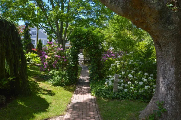 $1,195,000 | 162 Route 6A, Yarmouth Port, MA 02675