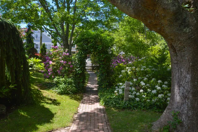 $1,195,000 | 162 Route 6A, Yarmouth Port, MA 02675