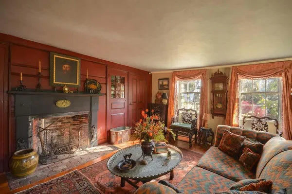 $1,195,000 | 162 Route 6A, Yarmouth Port, MA 02675