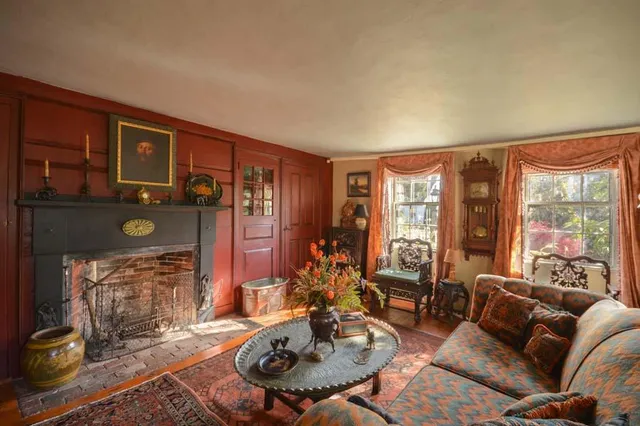 $1,195,000 | 162 Route 6A, Yarmouth Port, MA 02675