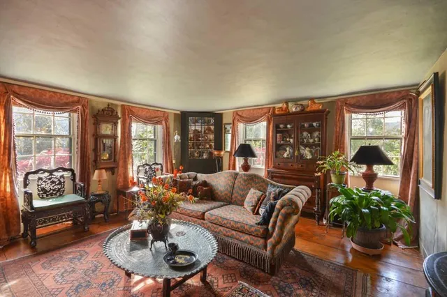 $1,195,000 | 162 Route 6A, Yarmouth Port, MA 02675