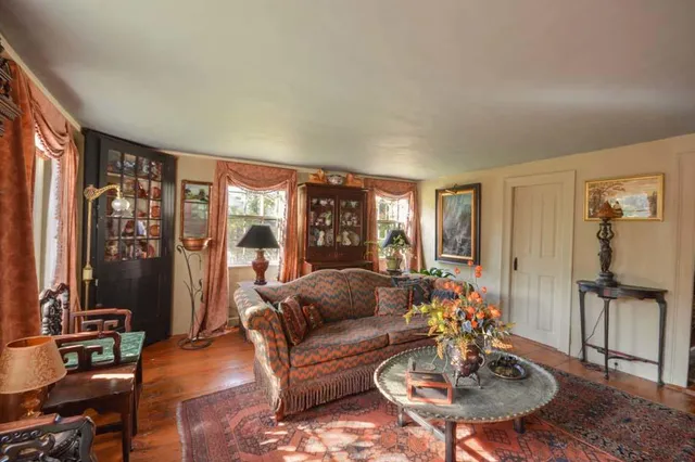 $1,195,000 | 162 Route 6A, Yarmouth Port, MA 02675