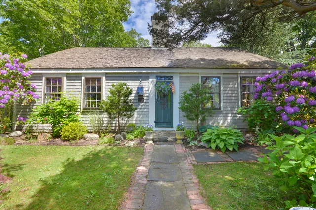 $1,195,000 | 162 Route 6A, Yarmouth Port, MA 02675