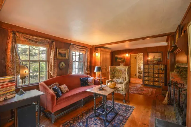 $1,195,000 | 162 Route 6A, Yarmouth Port, MA 02675