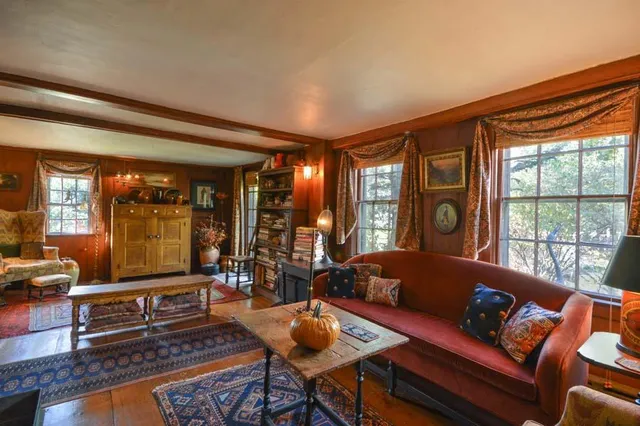 $1,195,000 | 162 Route 6A, Yarmouth Port, MA 02675