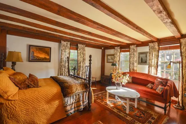 $1,195,000 | 162 Route 6A, Yarmouth Port, MA 02675