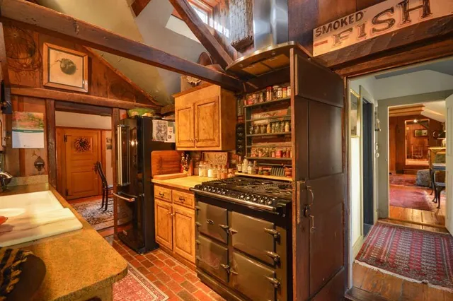 $1,195,000 | 162 Route 6A, Yarmouth Port, MA 02675